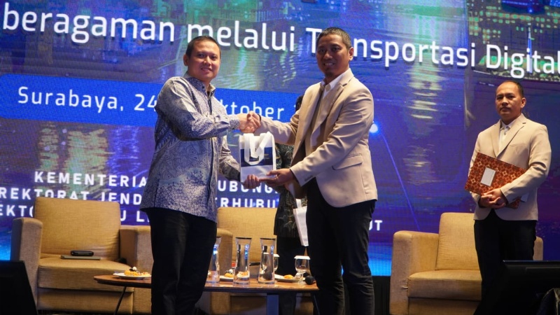 Penyerahan kenangan di Rakornis Ditlala