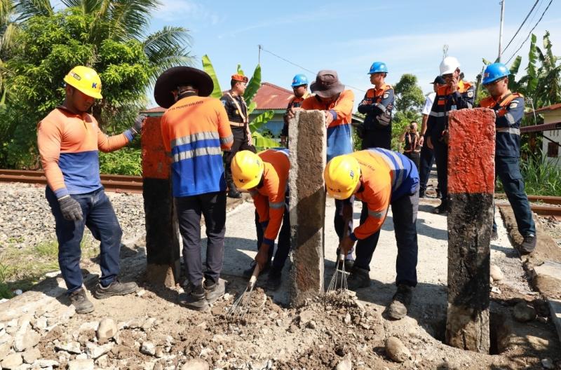 KAI Divre I Sumut melakukan penutupan di 7 perlintasan liar secara serentak pada Rabu (30/10/2024).