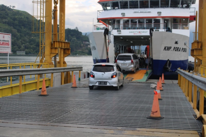 Layanam penumpang di Pelabuhan Penyeberangan