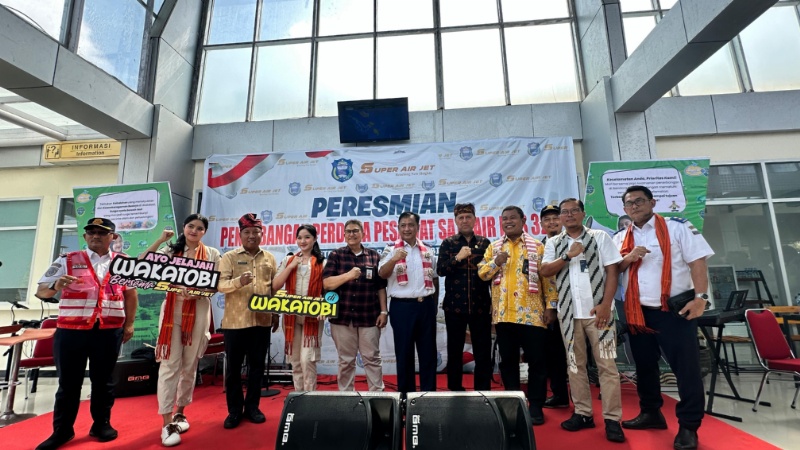 Peresmian penerbangan perdana Makassar-Wakatobi