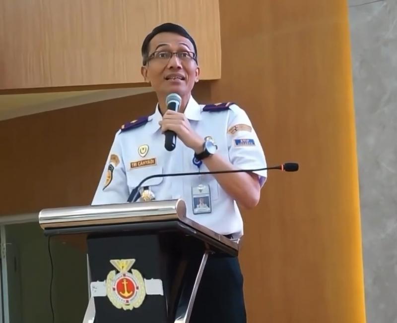 Ketua STIP Jakarta Dr. Capt. Tri Cahyadi, M.H., M.Mar., saat membuka pelatihan soft skill kepada mahasiswanya pada Rabu (16/10/2024).