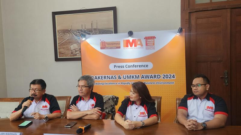 Dari kiri ke kanan : Yulian Warman selaku Executive Director IMA Pusat, Bob Saril selaku Koordinator Wilayah IMA Jabodetabek, Mira Sonia selaku General Secretary IMA Chapter Jakarta, Fauzi Zabidi selaku Media and Publication Coordinator IMA Chapter Jakarta.Foto istimewa