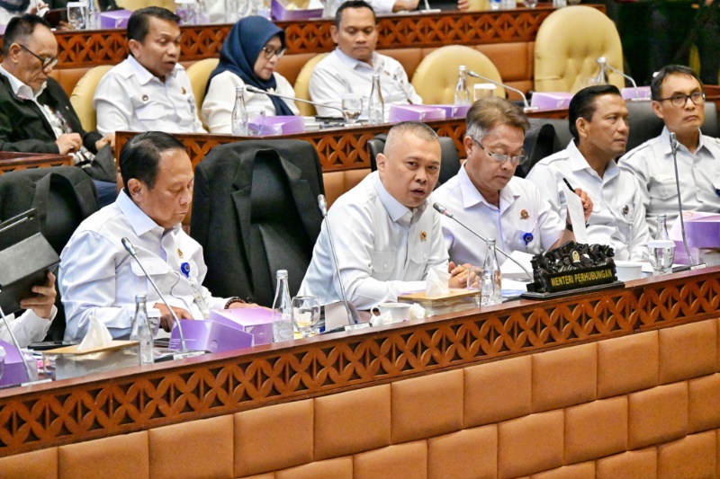 Menhub, Wamenhub, Sekjen, dan jajaran Eselon I di DPR