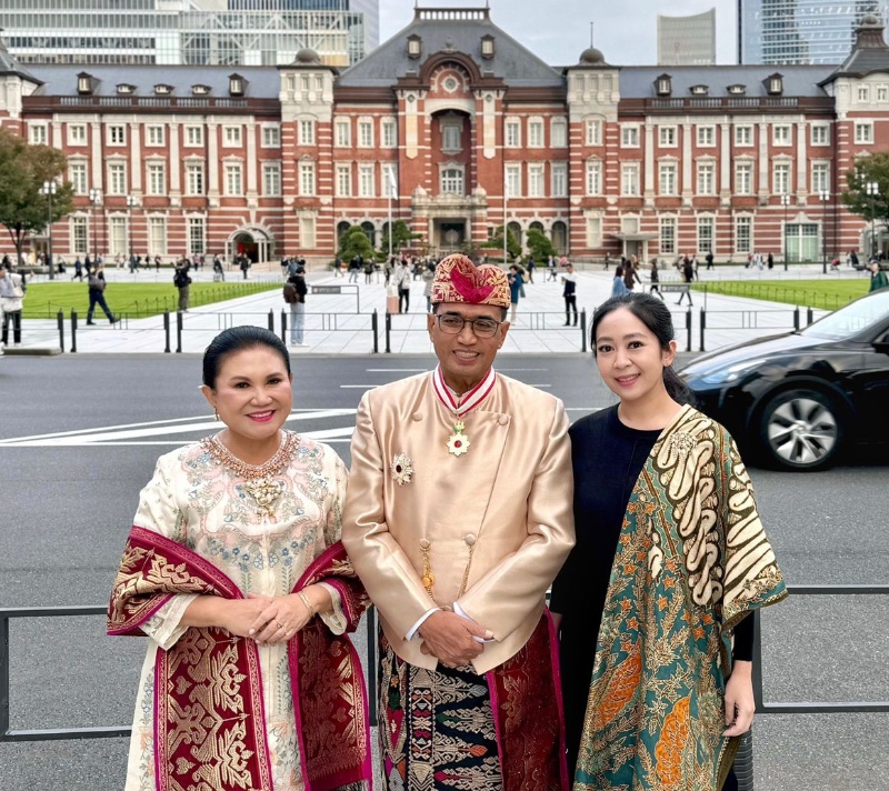 Budi Karya didampingi istri dan sang puteri