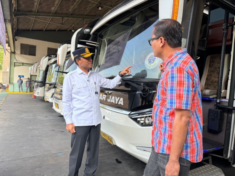 Ramp check bus di pool Sinar Jaya