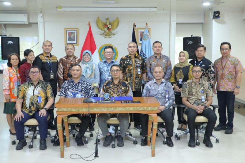 Dirjen Hubla (tengah) usai teken perjanjian bidang maritim dengan RRT