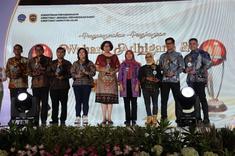 Wajah-wajah berseri penerima penghargaan