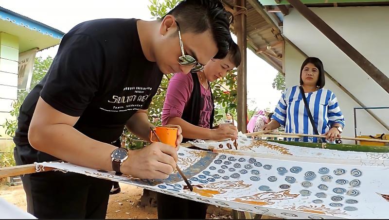 Pelatihan Membatik di Kec Tayan & Entikong Kalimantan Barat perbatasan Indonesia & Malaysia bersama PT Antam