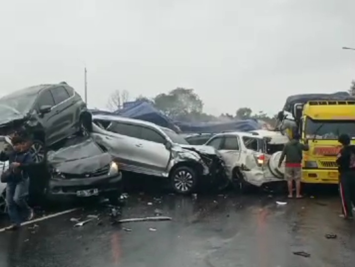 Kecelakaan di Tol Cipularang (ist)