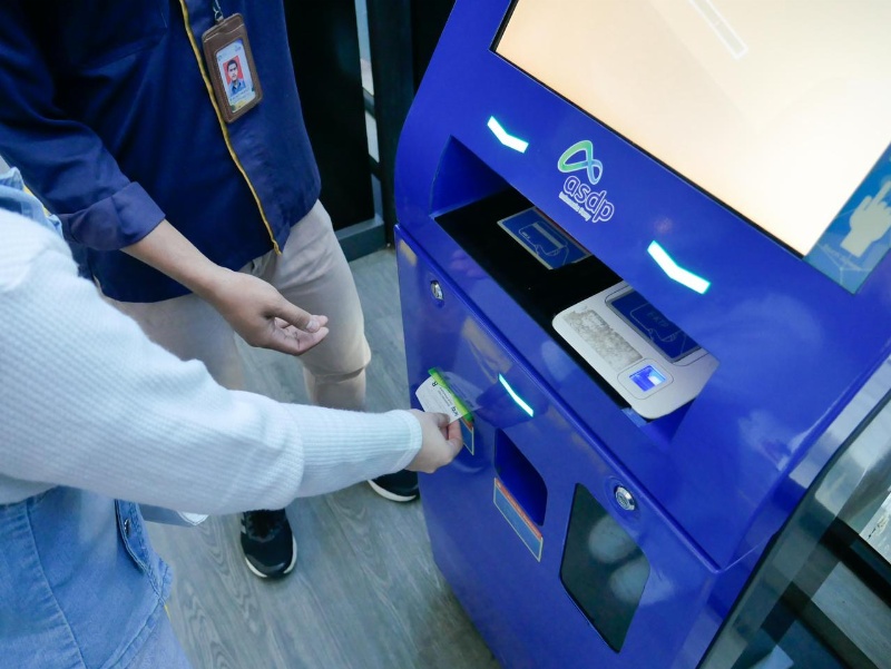Pengguna layanan ferizy cetak tiket