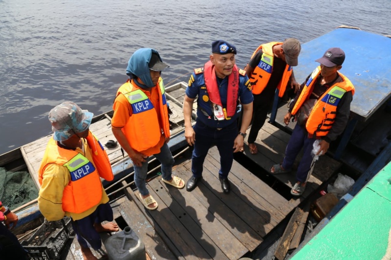 Direktur KPLP Jon Kenedi di perairan Dumai
