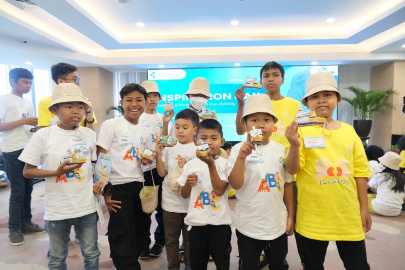 ASDP berbagi suka cita dengam pasien anak Hemodialisa