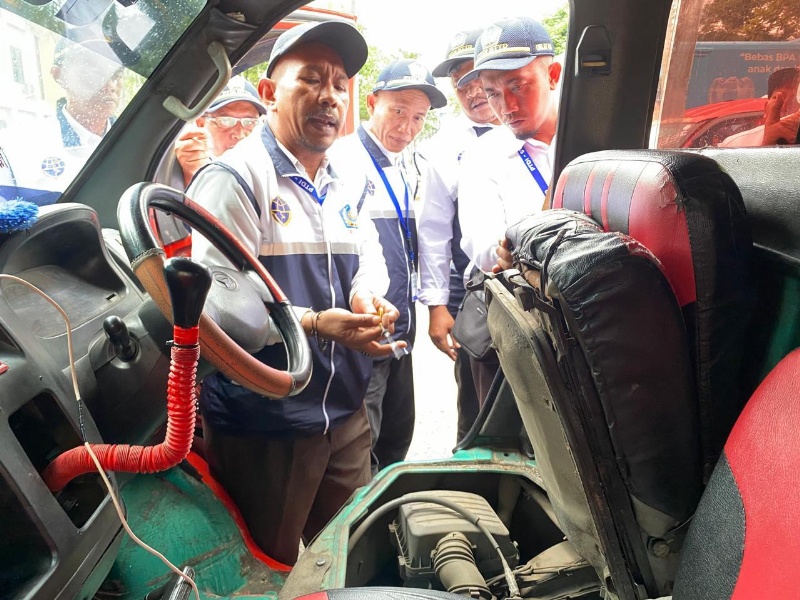 Praktik tata cara transportasi berkeselamatan