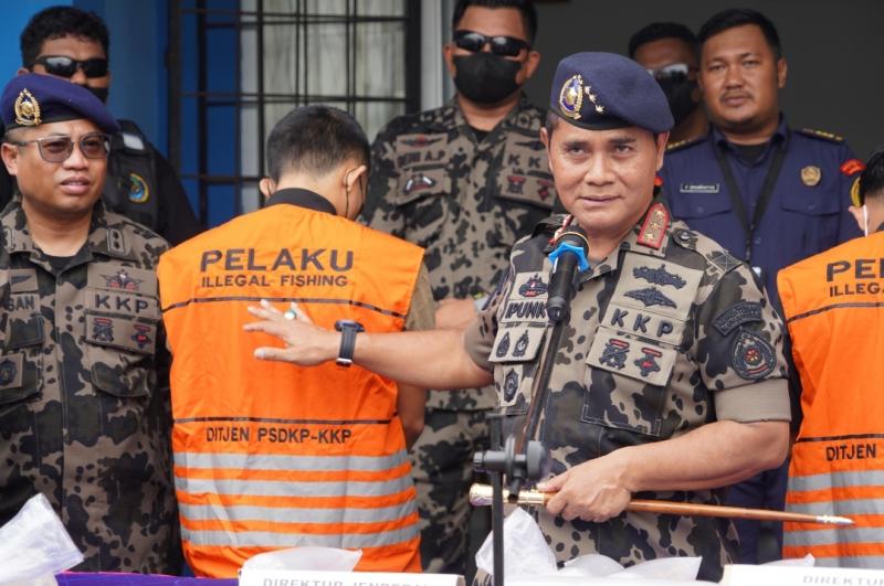 Dirjen PSDKP-Kementerian KP, Pung Nugroho Saksono (Ipunk) saat Konferensi Pers Penggagalan Penyelundupan BBL di Lampung, Rabu (11/12/2024).