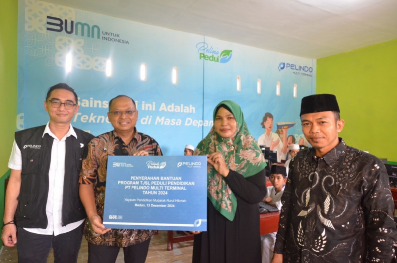 Penyerahan bantuan SPMT pada Yayasan Pendidikan di Medan