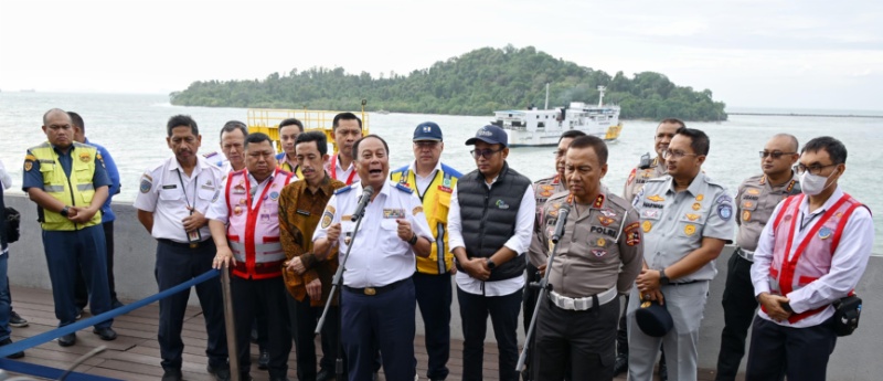 Wamenhub bersama Kakorlantas dan jajaran