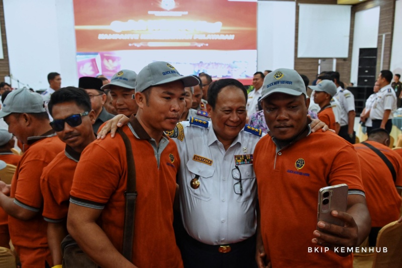 Wamenhub bersama masyarakat pelayaran di Batam