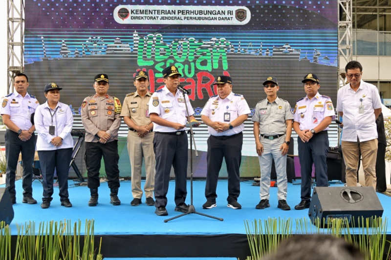 Pelepasan mudik gratis dengan bus oleh Wamenhub