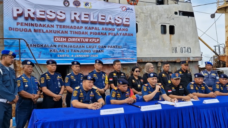 Direktur KPLP saat konferensi pers di Bintan
