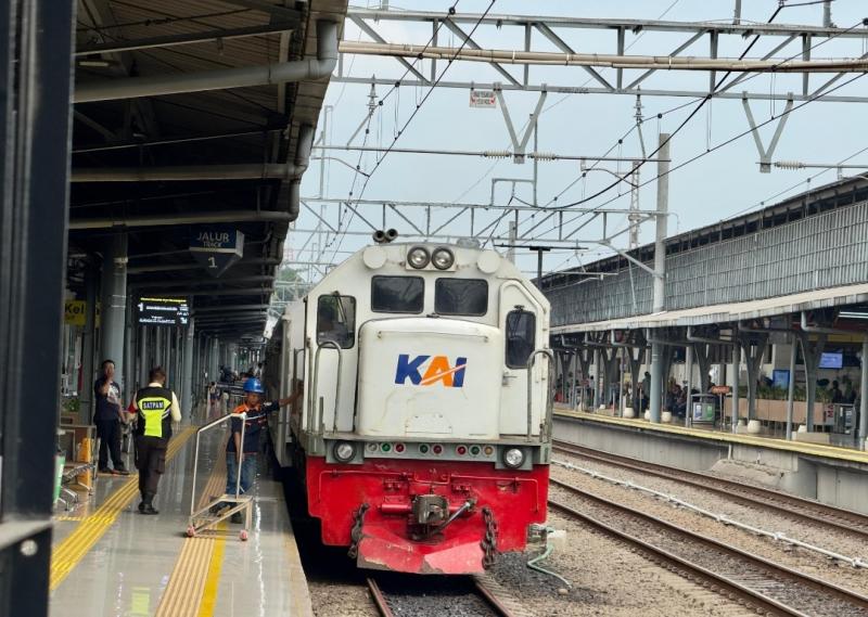 Stasiun wilayah Daop 1 Jakarta mengalami peningkatan penumpang saat momen Libur Nataru 2024/2025.