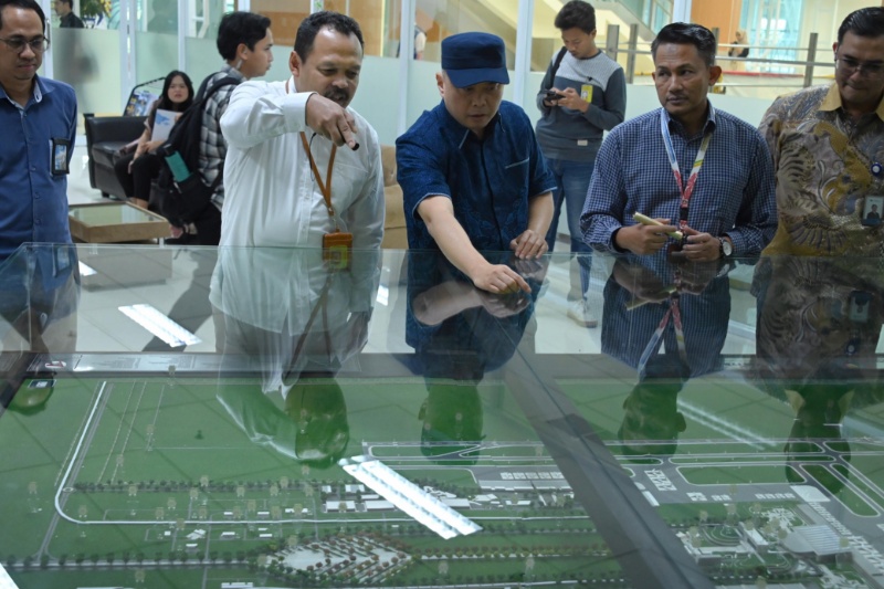 Menhub Dudy saat tinjau Bandara Kertajati