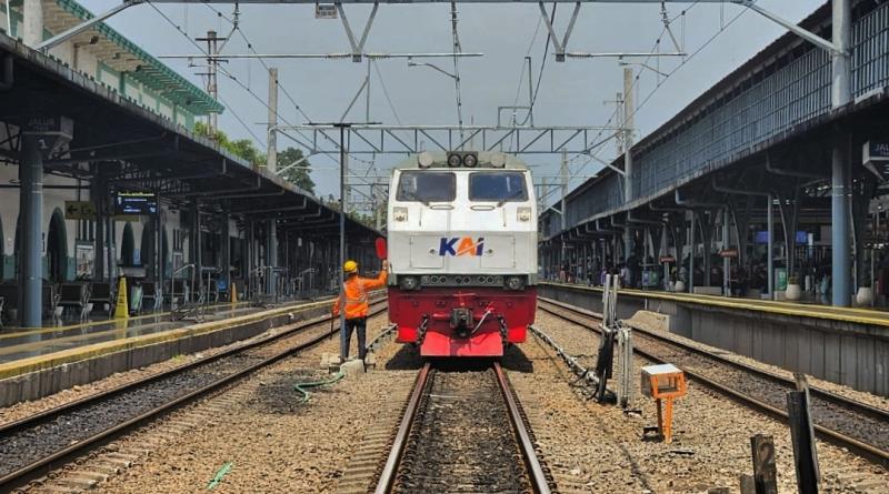 Kereta api di Stasiun Pasar Senen yang merupakan stasiun kelolaan KAI Daop 1 Jakarta. (Foto:Ist)