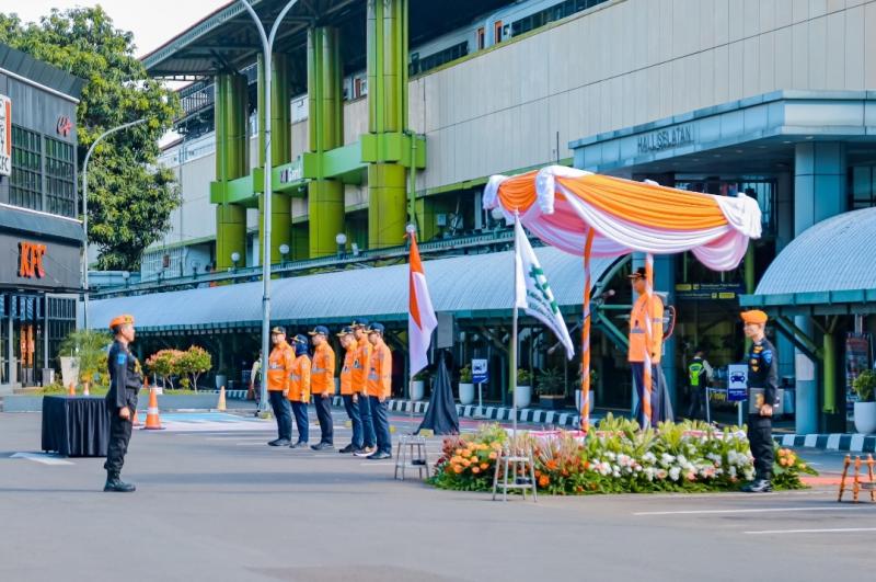 Peringatan Bulan K3 tahun 2025, yang digelar untuk Daop 1 Jakarta di halaman parkir Stasiun Gambir pada hari Senin (13/1/2025).