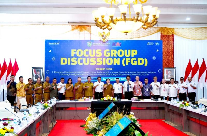 FGD Pemerintah Sumatera Selatan dengan KAI mengenai pengembangan angkutan KA batubara Sumbagsel, di Griya Agung, Palembang, Selasa (14/1/2025). 