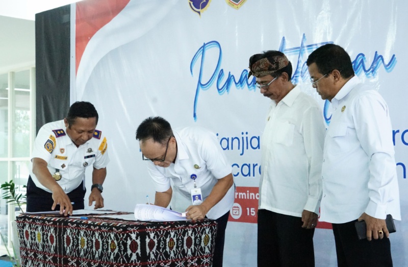 Teken Hibah Prasarana Hubdat di NTT