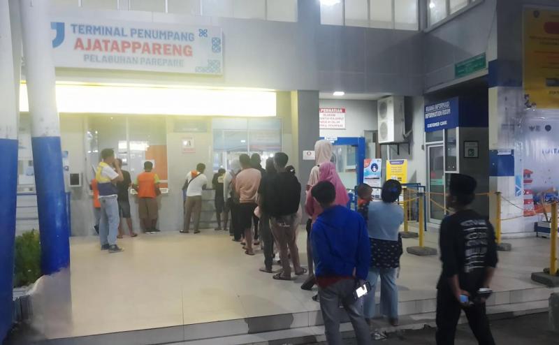 Penumpang Nataru di Pelabuhan Pare Pare. Foto istimewa/SPMT 