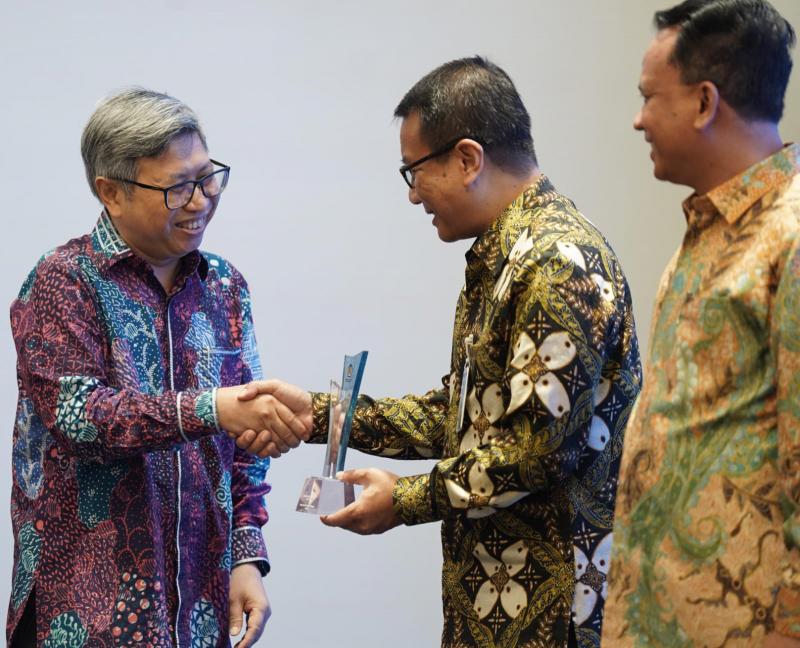 Dirjen DJPb serahkan penghargaan pada BNI