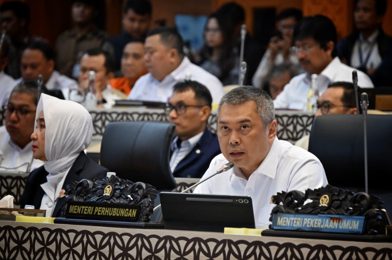 Menhub di gedung DPR