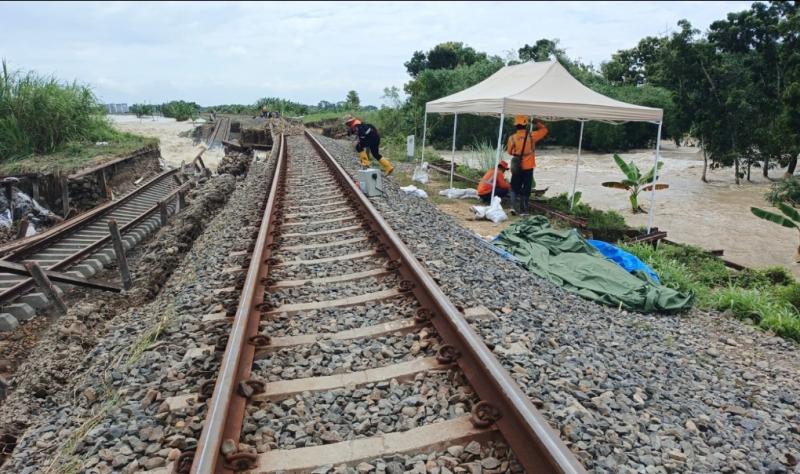 Jalur KA terdampak banjid di Joglosemar membuat perjalanan KA terhambat termasuk KA Joglosemarkerto pada Sabtu (25/1/2025).