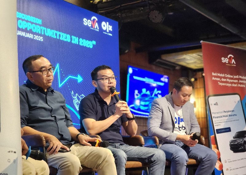 Suwandi selaku Ketua Asosiasi Perusahaan Pembiayaan Indonesia (APPI); David Thamrin selaku Product Division Head SEVA; Agung Iskandar selaku Chief Commercial Officer (CCO) & Chief Operational Officer (COO) OLXmobbi. Foto istimewa/SEVA/astrafinancial