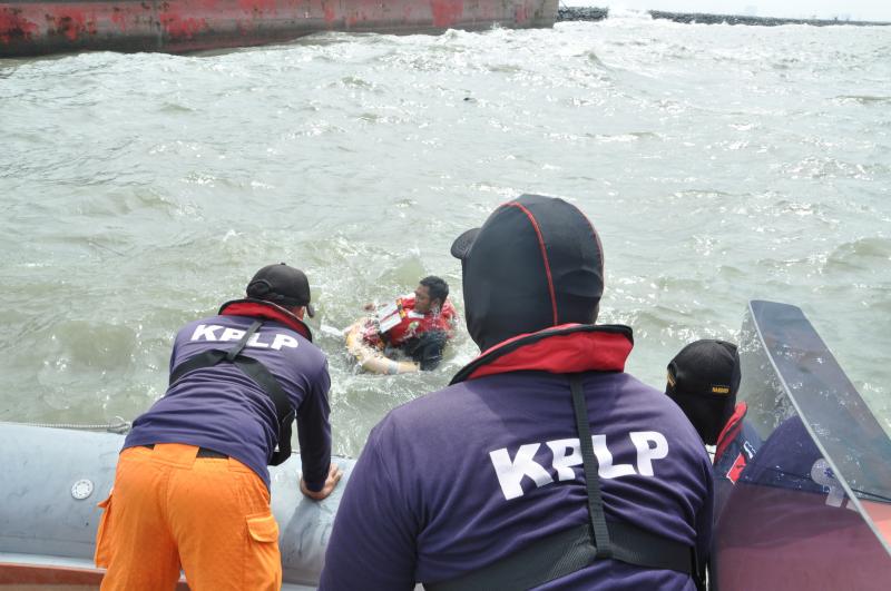 Pangakalan PLP Tanjung Priok gerak cepat evakuasi kapal kecelakaan di perairan Tanjung Priok. Foto istimewa/PPLP TjPrikk