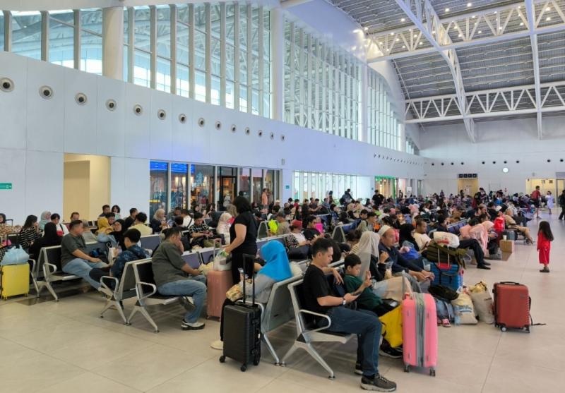 Penumpang Whoosh ramai saat hendak menunggu keberangkatan di Stasiun. (Ist)