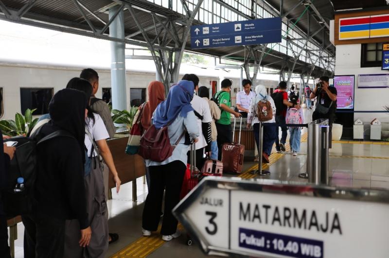 Keberangkatan KA dari Stasiun Pasar Senen. (Ist)
