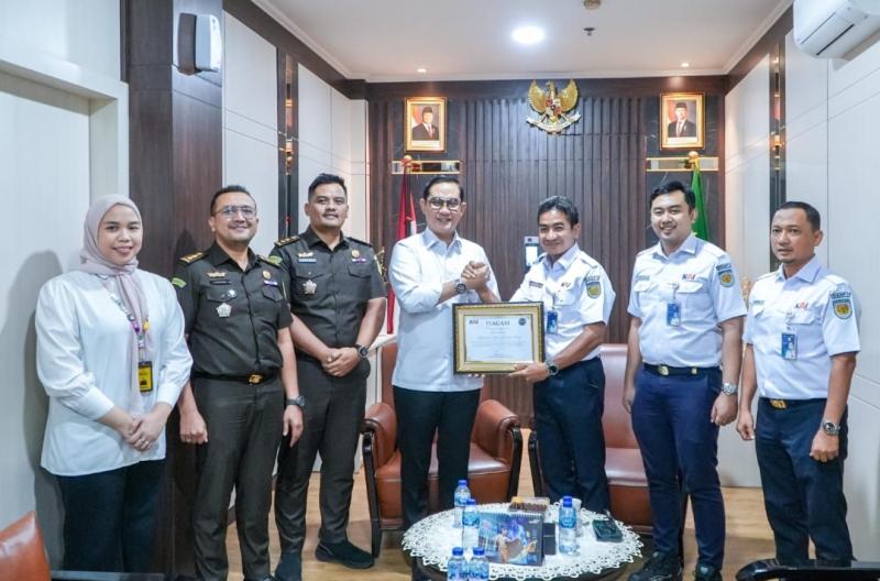 KAI Daop 1 Jakarta lakukan audensi ke Kejaksaan Negeri Jakarta Pusat dalam hal pengamanan aset tanah hingga bangunan KAI. (Ist)