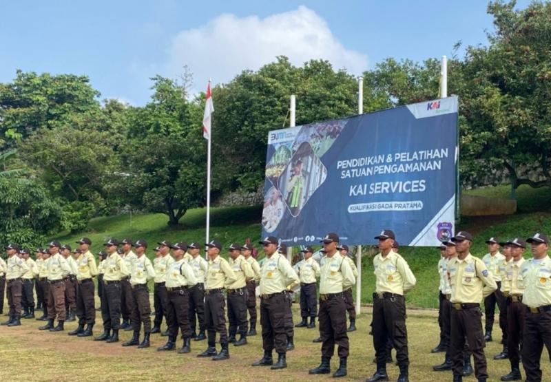 Pelatihan KAI Services kepada Satuan Keamanan Gada Pratama Batch 16 di Kampung Wisata Gowes, Depok, Jawa Barat, yang berlangsung pada 10-14 Februari 2025.   