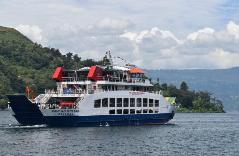 Layanan kapal di Pelabuhan penyeberangan Danau Toba