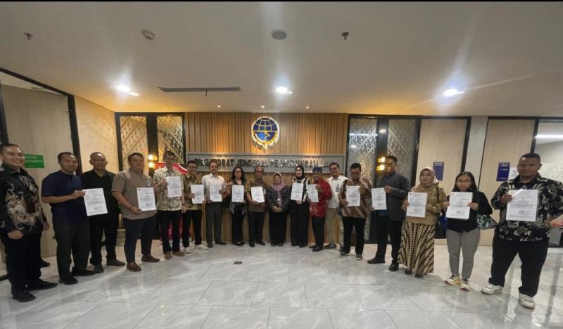 Penyerahan SIUKAK pada 16 Keagenan