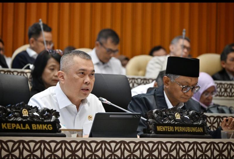 Menhub di gedung DPR