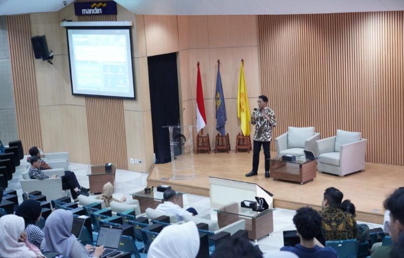 Dirut KAI Didiek Hartantyo saat menjadi narasumber dalam Kuliah Umum di Fakultas Ekonomi dan Bisnis Universitas Indonesia (FEB UI), Depok, Rabu (12/3/2025).  