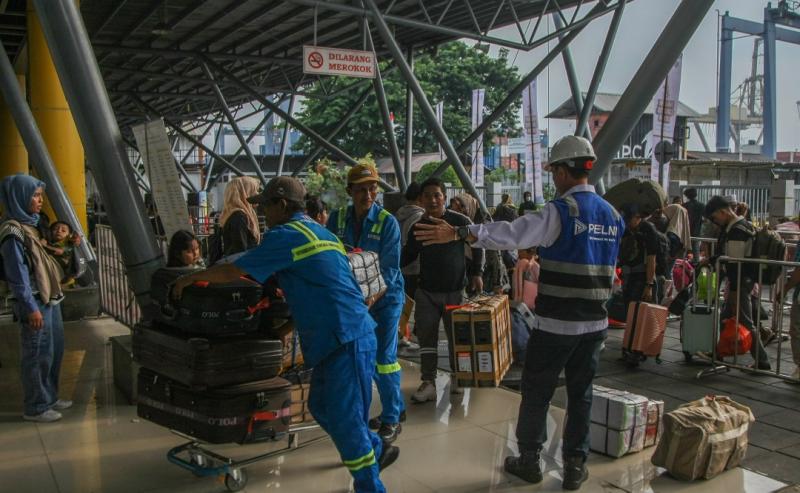Suasana di Terminal Penumpang Kapal Pelni