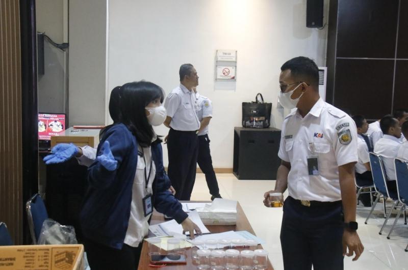 Untuk mempersiapkan angkutan Lebaran 2025, KAI mengadakan penyuluhan mengenai bahaya NAPZA bagi para pekerja pada Rabu, 12 Maret 2025.