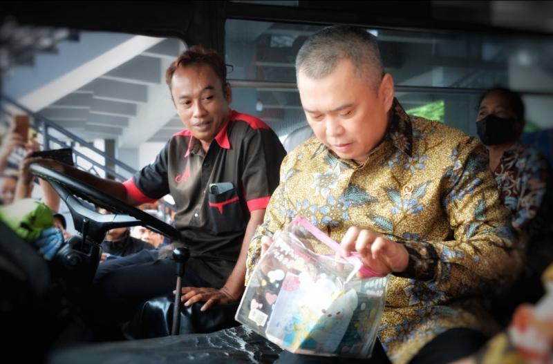 Menhub saat mengecek bus di Terminal Giwangan, Yogyqkarta