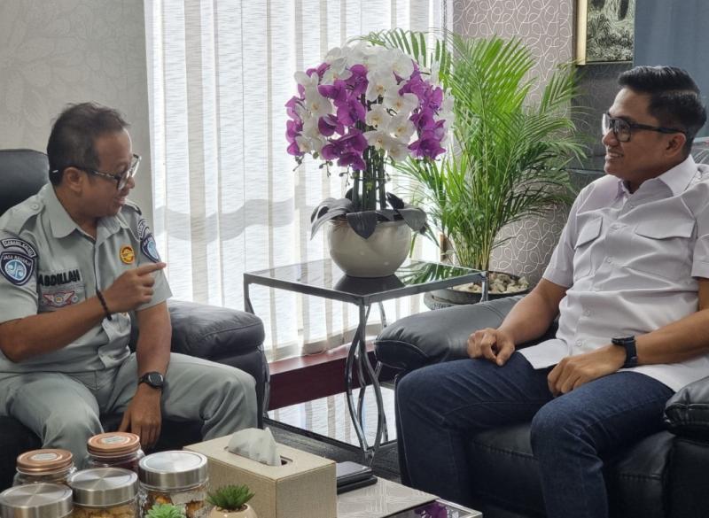 Kepala Jasa Raharja Kanwil Kalsel bersama pompinan BRI Setempat