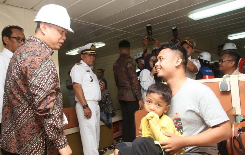 Suasana saat Menhub tinjau penumpang kapal Pelni
