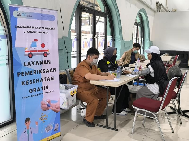 Pelayanan kesehatan di Stasiun Kereta api saat Angkutan Mudik Lebaran disediakan KAI. (Ist)