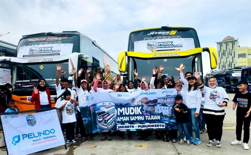 Bus membawa pemudik ke Purwokerto 